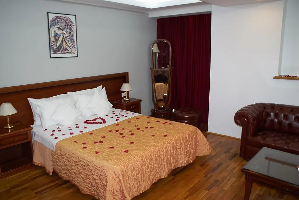 Hotel Green Forum Бухарест