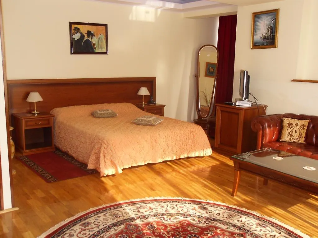 Hotel Green Forum Бухарест 3*,