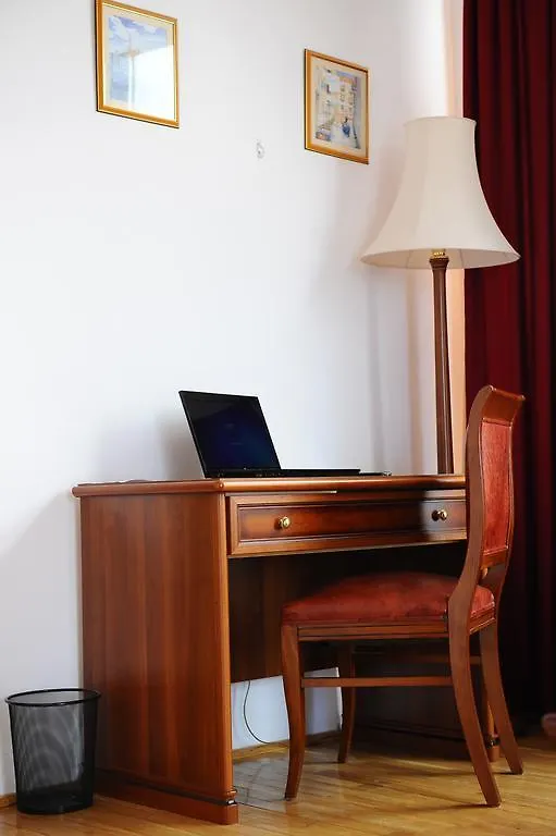 Hotel Green Forum Бухарест